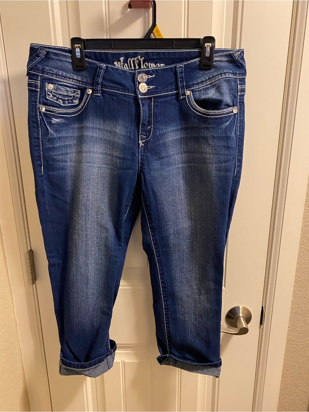 Wallflower 13 Jeans Capri Length Juniors Bling Dark Blue Denim Stretch